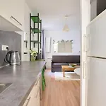 Martyrs 9Th Design Studio With Balcony Managed By Mey Agency